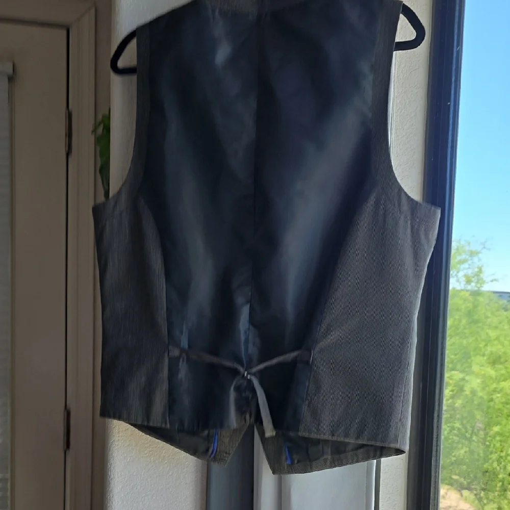Kenneth Cole Reaction smart sleeveless